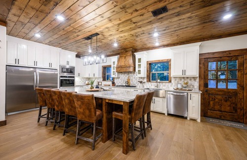 Broken Bow Cabin | Dog-Friendly, Tons of games! Lakefront to our fully stocked lake!