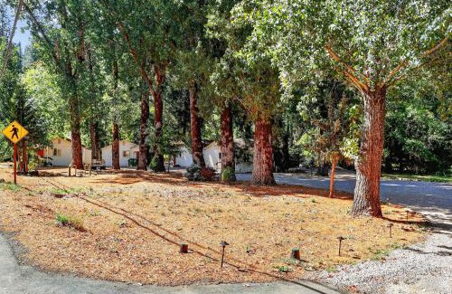 Cobb Hotel | Dog-Friendly Wine Country Cabin cabin