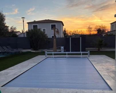 Beaucaire House | Dolce Vita - Charmante villa récente avec piscine chauffée 12 pers Beaucaire