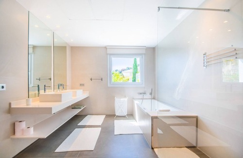 Ojen Villa | Dolce Vita Marbella Villa by Alfresco Stays