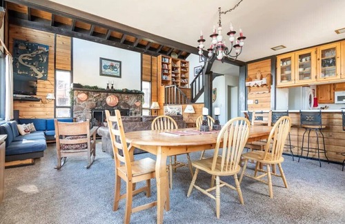 Lake Forest Ski Chalet | Dollar Point Charming Swedish Chalet,large deck, BBQ, LAKEVIEW/DISCOUNT PRICE
