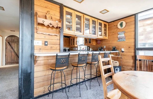 Lake Forest Ski Chalet | Dollar Point Charming Swedish Chalet,large deck, BBQ, LAKEVIEW/DISCOUNT PRICE