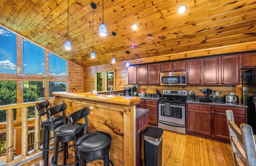 Pigeon Forge Cabin | Dollywood < 1Mile Theatre Game RM HotTub Pets PoolTable 2Balconies
