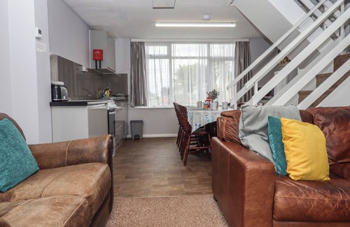 Dawlish Warren Cottage | DOLPHIN CHALET, pet friendly in Dawlish Warren