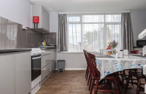 Dawlish Warren Cottage | DOLPHIN CHALET, pet friendly in Dawlish Warren