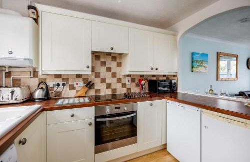 Poole House | Dolphin Cottage - Short walk to Poole Quay with Private Garden