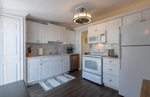 New Smyrna Beach Cottage | Dolphin Cove Cottage -2/2 & Pet Friendly!