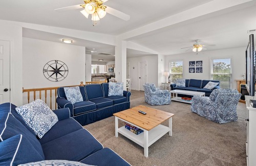 Carolina Dunes House | Dolphin Dunes: Pool, Hot Tub, Tiki Bar, Rec Room