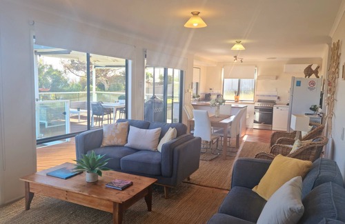 Penneshaw House | Dolphin Lookout - Kangaroo Island