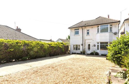 Poole House | Dolphin Retreat close to Beaches and Harbour