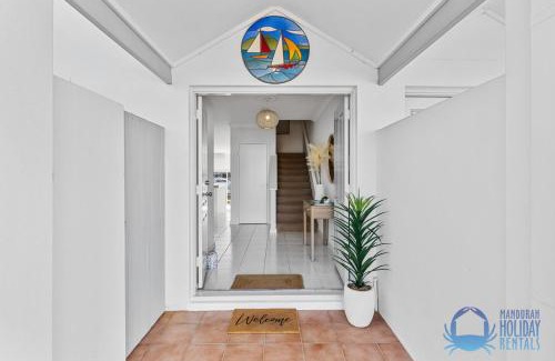 Halls Head House | Dolphin Retreat in Halls Head