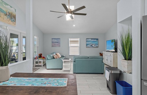 Mid Island House | *Dolphin Run Retreat*Awesome Ft. Myers Beach Home!Steps to Ocean!
