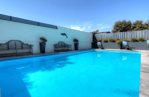 Halls Head House | Dolphin's Leap | *NEW* Exclusive Beachfront Home with Pool & Views