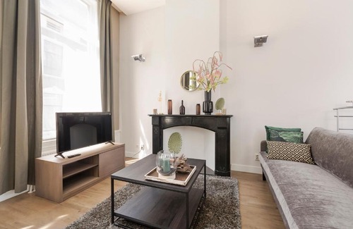 Utrecht City Center Apartment | Dom Tower Suites I by VGW