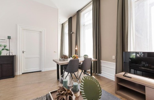 Utrecht City Center Apartment | Dom Tower Suites I by VGW