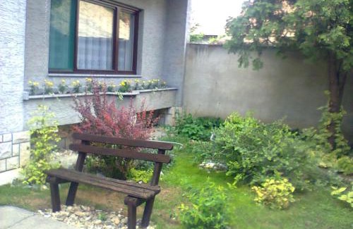 Backi Petrovac Bed & Breakfast | Domaćinstvo Opavski