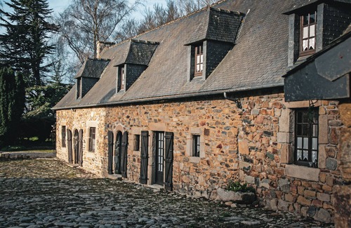 Plouguiel Cottage | Domaine de Kerousy: La Grange – A cozy and rustic cottage between land and sea