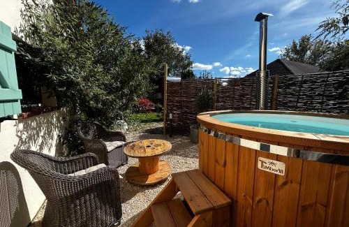 Vitrey-sur-Mance Apartment | Domaine de la Mance - Maisonnette avec cheminée