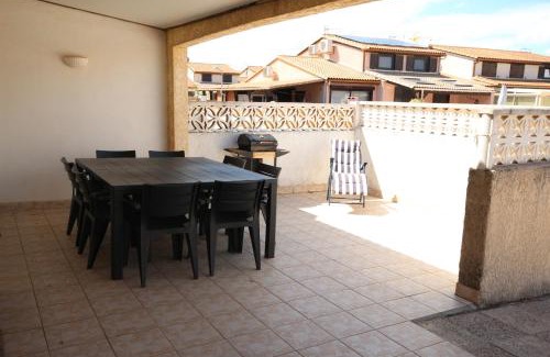 Portiragnes-Plage Villa | Domaine de vacances à 600m de la plage -animations piscines en supplément -villa climatisee 3 chambres 7 à 9 couchages, WIFI terrasse parking LRTAMI21