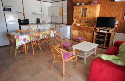 Portiragnes-Plage Villa | Domaine de vacances à 600m de la plage -animations piscines en supplément -villa climatisee 3 chambres 7 à 9 couchages, WIFI terrasse parking LRTAMI21