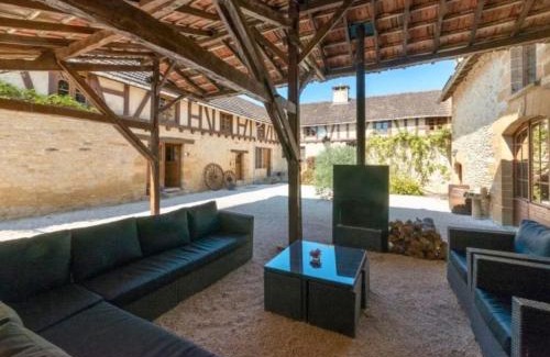 Sergeac House | Domaine des Grands Bois - La Maison de L'Alchimiste- 3 chambres - 7 personnes, piscine, salle de jeux, billardet home cinema