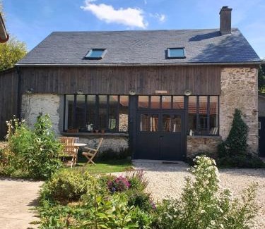 Droue-sur-Drouette House | Domaine des Pousses, gîte au coeur d'un village de campagne