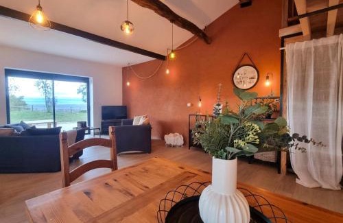 Pouilly-les-Feurs House | Domaine du Chaffat : Gîtes spacieux avec piscine, animaux admis, wifi - FR-1-496-344