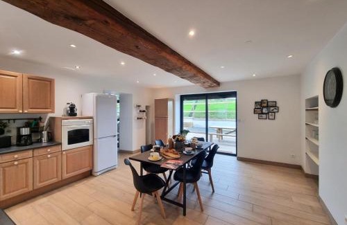 Pouilly-les-Feurs House | Domaine du Chaffat : Gîtes spacieux avec piscine, animaux admis, wifi - FR-1-496-344