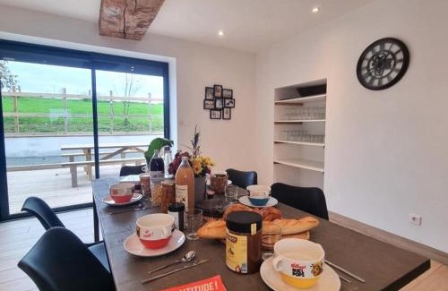 Pouilly-les-Feurs House | Domaine du Chaffat : Gîtes spacieux avec piscine, animaux admis, wifi - FR-1-496-344