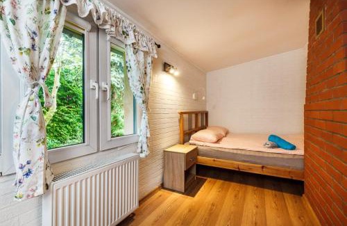 Szemud House | Domek Kamień - z tarasem, z kominkiem i altaną grillową - TOP lokalizacja przy jeziorze