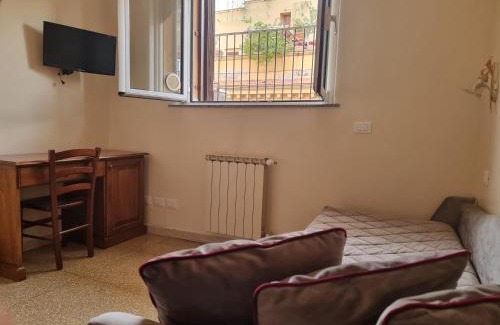 Rione XVIII Castro Pretorio Apartment | Domi 10 Apartment, Stazione Termini, Via Curtatone 12