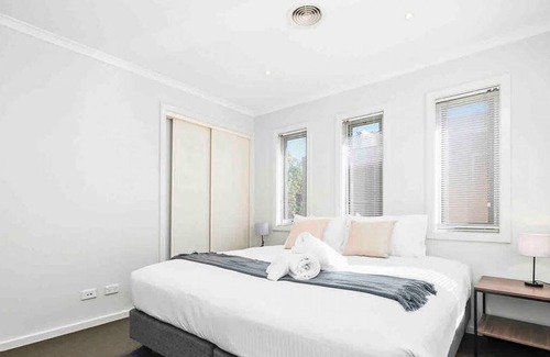 Clayton House | Domi Rentals - The Bett Residence (Walk to Monash)