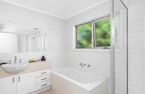 Clayton House | Domi Rentals - The Bett Residence (Walk to Monash)