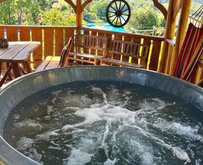 Zawoz Cabin | Domki Dobra Miejscówka 80 m od Jeziora Solińskigo Sauna Jacuzzi