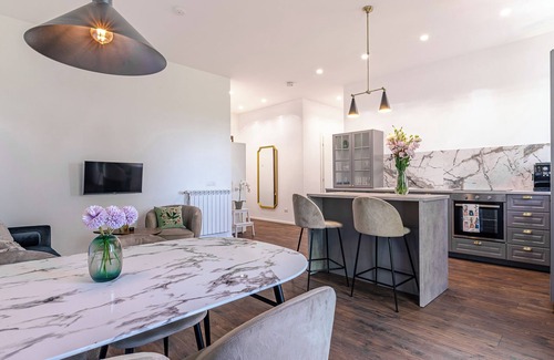 Monte Sacro Apartment | DOMUS CAMPI FLEGREI | new, 5 km from the center, well served by public transport