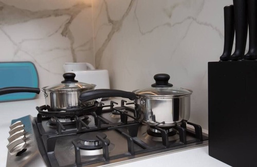 Doncaster East Apartment | Doncaster East 2BR Apt with carpark|Shopping|Parks