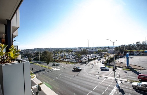 Doncaster East Apartment | Doncaster East 2BR Apt with carpark|Shopping|Parks