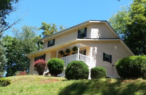 Waynesville Cottage | 'Dood's Ranch', cozy mountain cottage on horse farm in Waynesville!