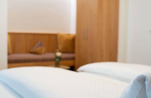Feldkirchen in Kaernten Bed & Breakfast | Doppelzimmer mit Balkon, Dusche, WC - Pension Fischinger
