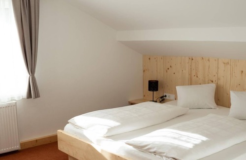 Feldkirchen in Kaernten Bed & Breakfast | Doppelzimmer Superior mit Balkon ,dusche, WC - Pension Fischinger