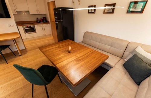 Schildlehen Apartment | Doppelzimmer mit Dusche WC 30m² - Aparthotel Pfeffermühle
