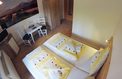 Faak am See Apartment | Doppelzimmer, Dusche, WC - Aktiv-appartements Karawanken Lodge
