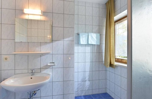 Soell House | Doppelzimmer, Dusche, WC, Balkon Frühstück Kurz - Gasthof Gruberhof