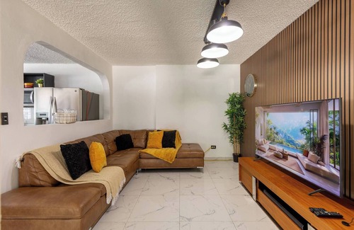 San Antonio House | Dorado 6BR Family & Group Retreat