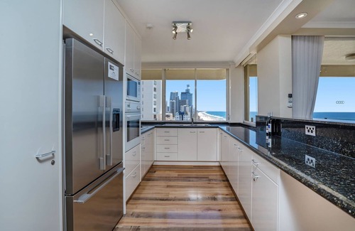 Surfers Paradise Hotel | Dorchester on the Beach