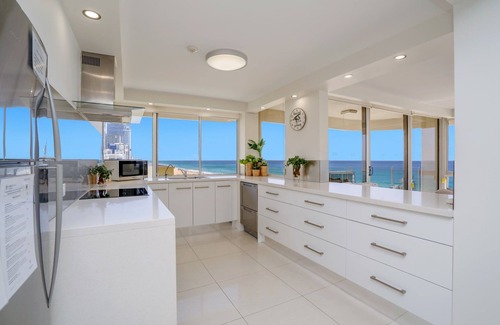 Surfers Paradise Hotel | Dorchester on the Beach