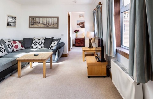 Ballater House | ★ Dormie Cottage ★ bright and spacious bungalow with a log fire!