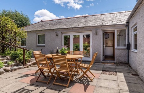 Ballater House | ★ Dormie Cottage ★ bright and spacious bungalow with a log fire!