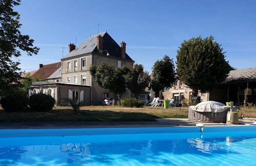 Bussiere-Dunoise Bed & Breakfast | Dormitory at Domaine de la Caure