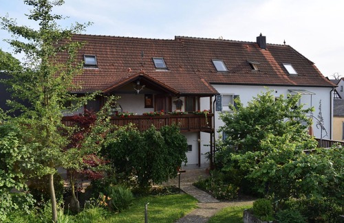 Billigheim-Ingenheim Apartment | Dornfeldersuite - Winzerhof am Steingebiss